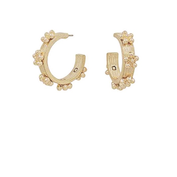 30mm Flower Station Brushed Hoops - Picture 1 of 1